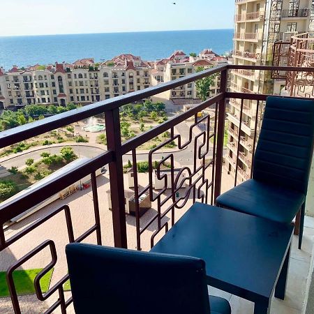 The Den Apartment Odessa Exterior photo