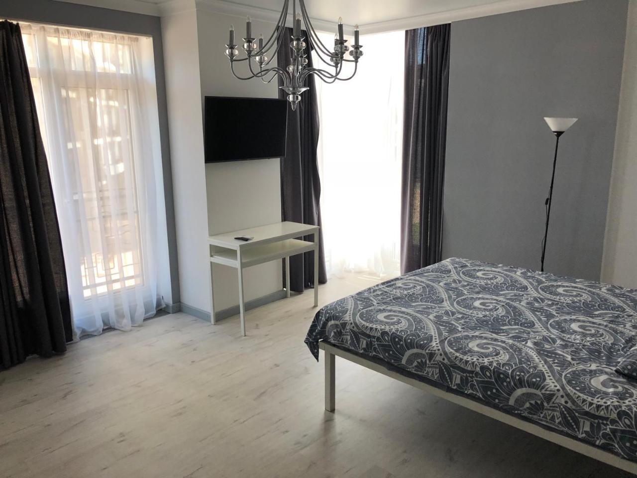 The Den Apartment Odessa Exterior photo