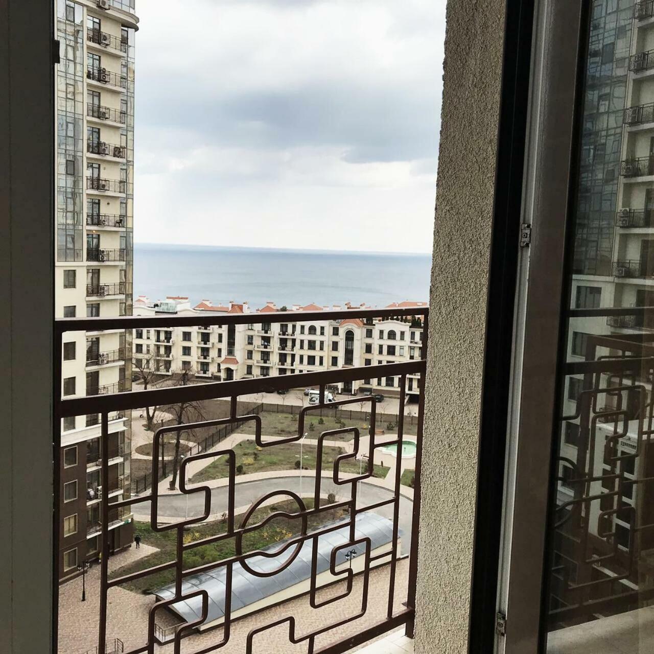 The Den Apartment Odessa Exterior photo