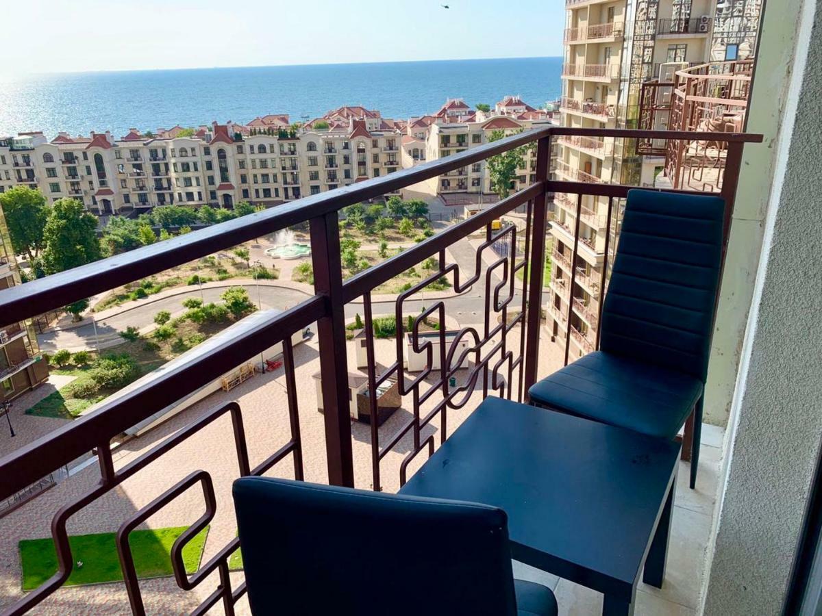 The Den Apartment Odessa Exterior photo