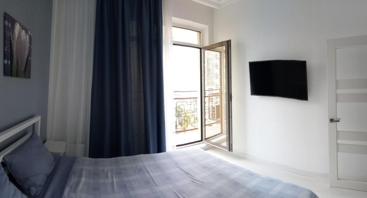 The Den Apartment Odessa Exterior photo